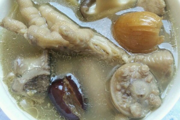 电饭煲靓汤~猪尾凤爪炖香菇的做法