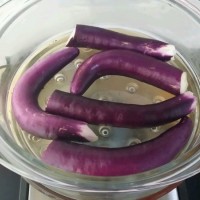 凉拌茄子的做法图解1