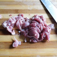 芹菜小炒肉的做法图解1