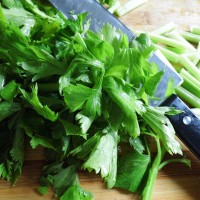 芹菜小炒肉的做法图解3