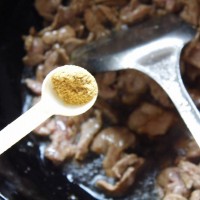 芹菜小炒肉的做法图解9