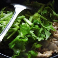 芹菜小炒肉的做法图解10