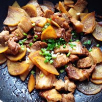 土豆五花肉的做法图解1