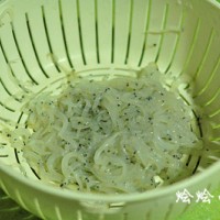 银鱼煎蛋的做法图解1