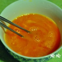 银鱼煎蛋的做法图解2
