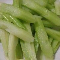 芹菜炒腐竹木耳----小丽家常菜的做法图解1