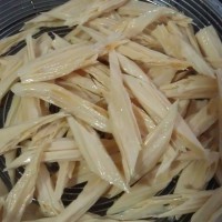 芹菜炒腐竹木耳----小丽家常菜的做法图解2