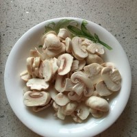 滋补菇类骨头汤的做法图解4