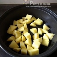 土豆炖豆角的做法图解3