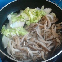 蚝油蘑菇炒白菜的做法图解2
