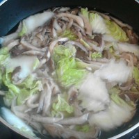 蚝油蘑菇炒白菜的做法图解3