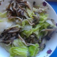 蚝油蘑菇炒白菜的做法图解5
