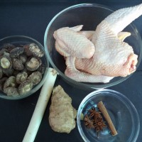 小鸡炖蘑菇的做法图解1