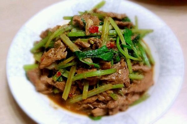 芹菜炒牛肉的做法