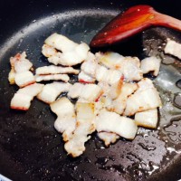 白菜猪肉炖粉条的做法图解2