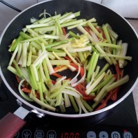 芹菜肉丝的做法图解7