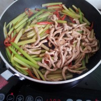 芹菜肉丝的做法图解10
