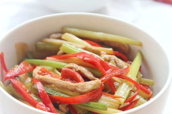 芹菜肉丝的做法