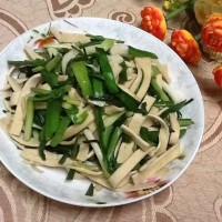 大蒜叶炒千张的做法图解9