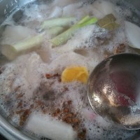 莲藕萝卜猪脚汤的做法图解7