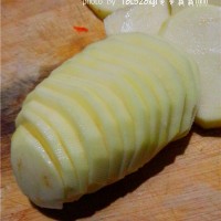 香辣菜:土豆腊肉的做法图解1