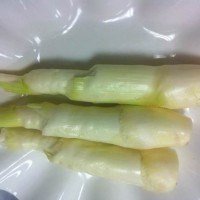 广东腊肉蒸茭白的做法图解1