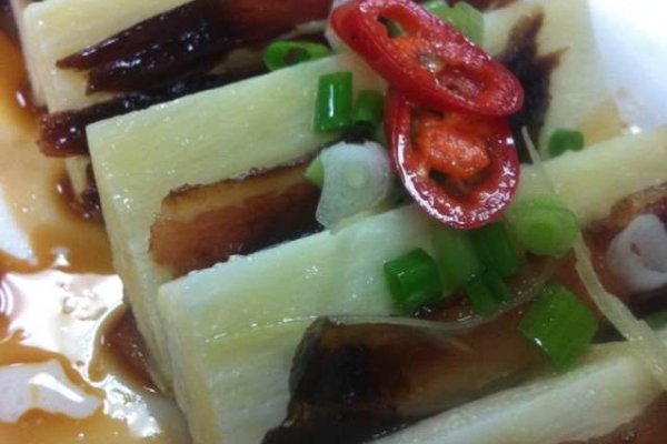 广东腊肉蒸茭白的做法