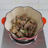 姬松茸炖土鸡的做法图解6