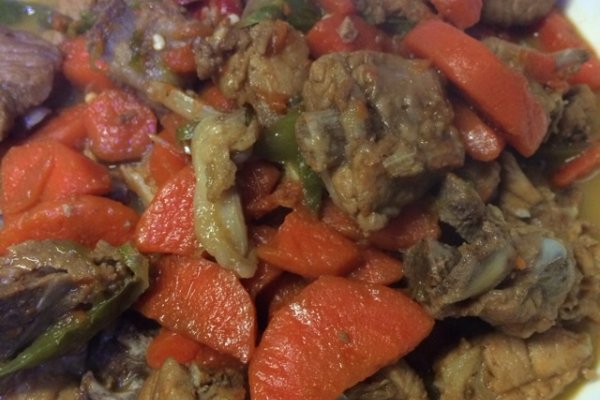 红烧排骨炖红萝卜(绝对下饭菜)的做法