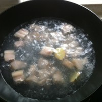 土豆红烧肉的做法图解2