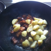 土豆红烧肉的做法图解7