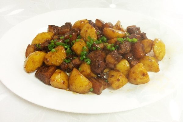 土豆红烧肉的做法