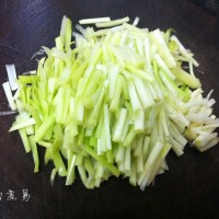 韭黄煎蛋的做法图解2