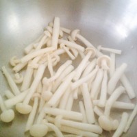 海鲜菇滑蛋的做法图解2