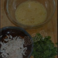 虾皮韭菜炒鸡蛋的做法图解1
