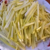 韭黄炒鸡蛋的做法图解2