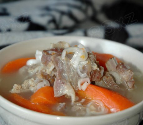 胡萝卜羊肉汤的做法