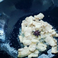 五花肉黄豆芽青椒炒粉条的做法图解5