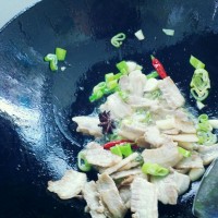 五花肉黄豆芽青椒炒粉条的做法图解6