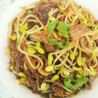 五花肉黄豆芽青椒炒粉条的做法图解12