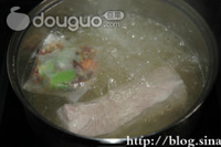 酸菜白肉的做法图解1