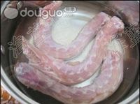 麻辣鸭脖子的做法图解1