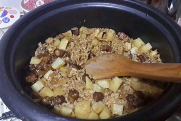 电饭锅红烧肉焖饭的做法