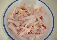泡椒凤爪的做法图解1