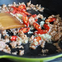 芹菜炒肉末的做法图解4