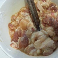 美味的蒜薹炒肉丝!的做法图解1