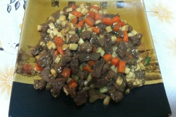 杏鲍菇黑椒牛肉粒的做法