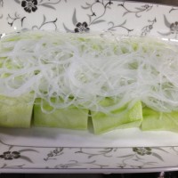 蒜蓉粉丝蒸丝瓜的做法图解1