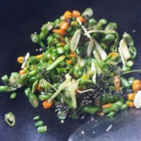 湖南本地辣椒炒田螺肉的做法图解4