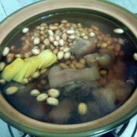 花生猪蹄汤的做法图解4